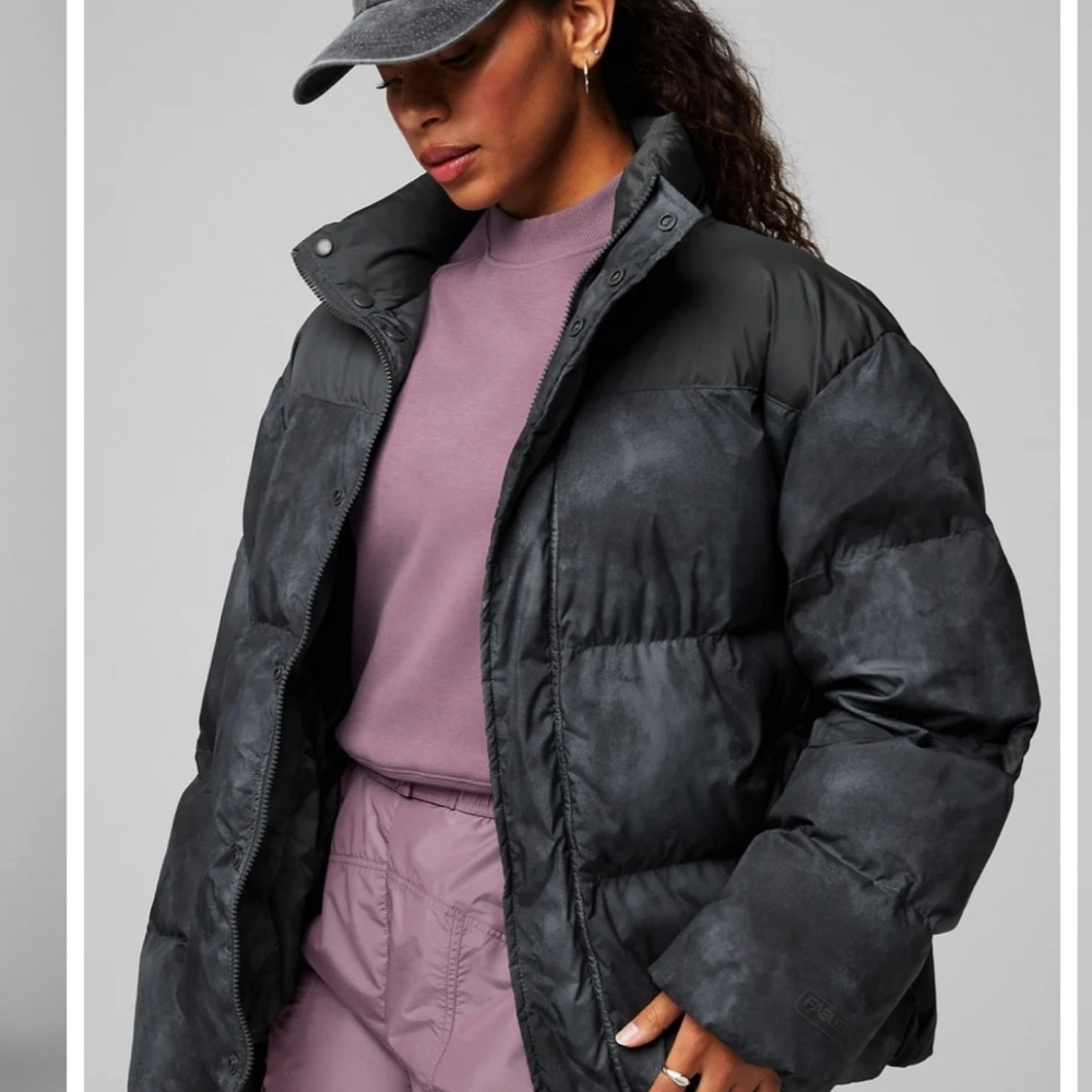 NWT Fabletics Essential Puffer, Medium (8), Onyx Smudge
